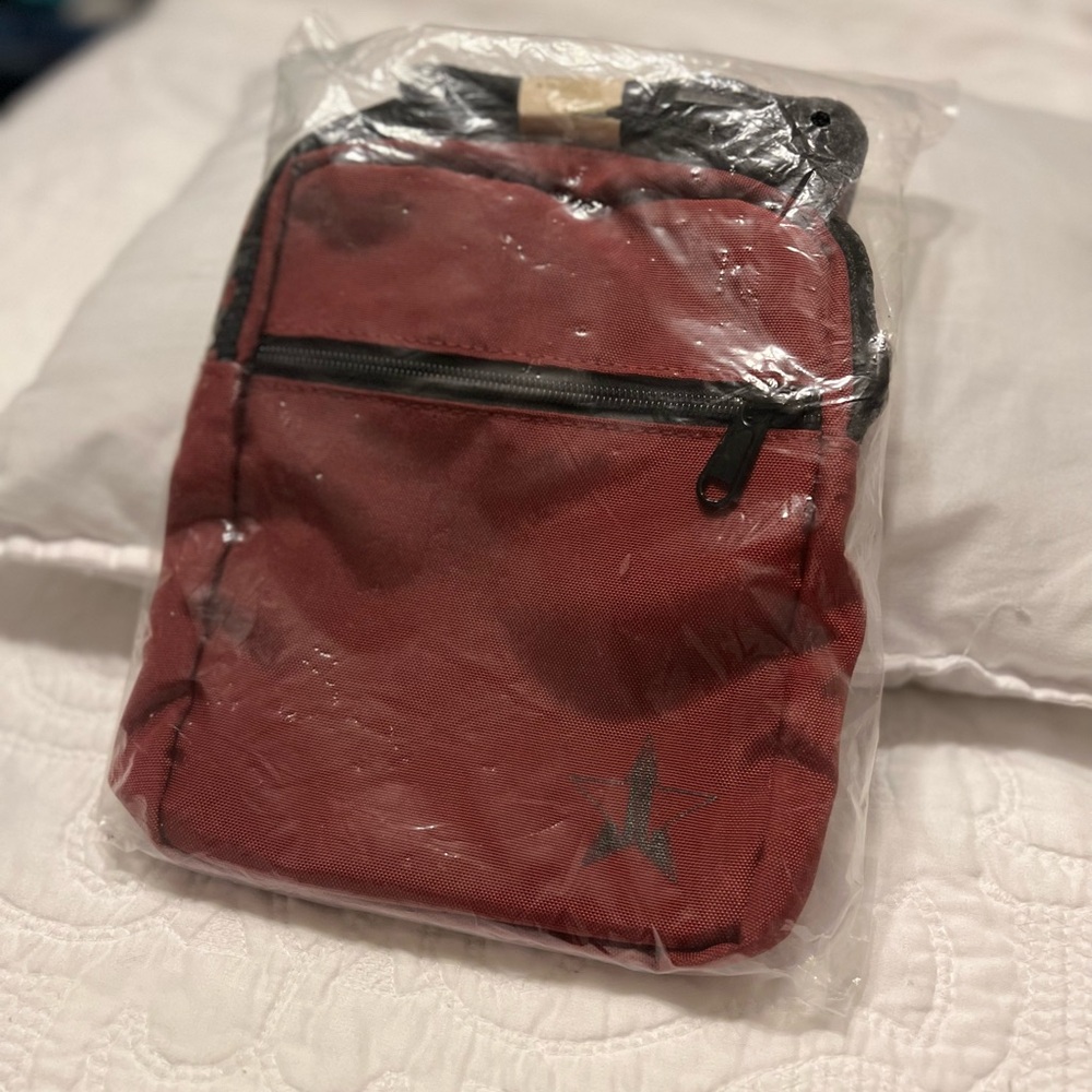 NWT Jeffree Star Vintage 90’s Style Crossbody Bag in Burgundy